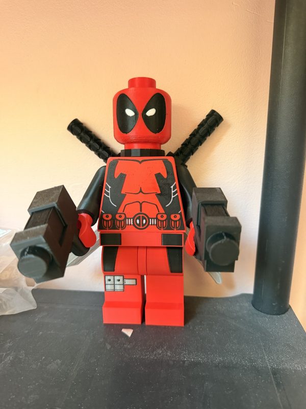 img_7305 Brickman - Deadpool avec katana et armes