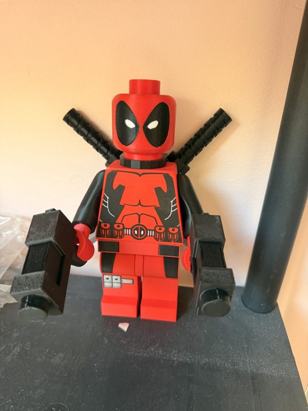 img_7306 Brickman - Deadpool avec katana et armes